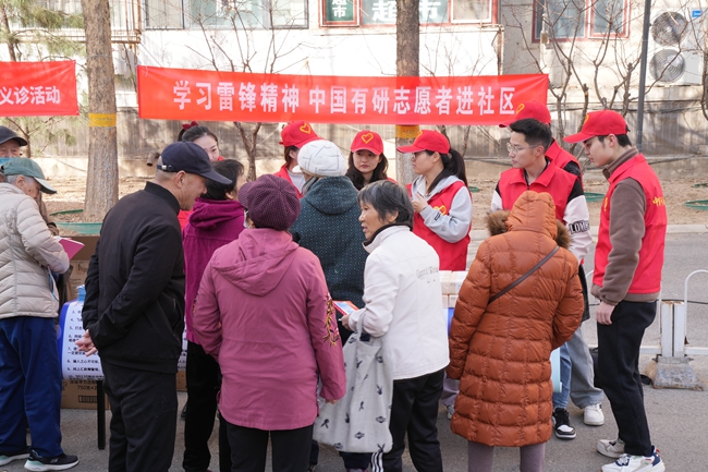 學習雷鋒精神 中國有研志愿者進社區